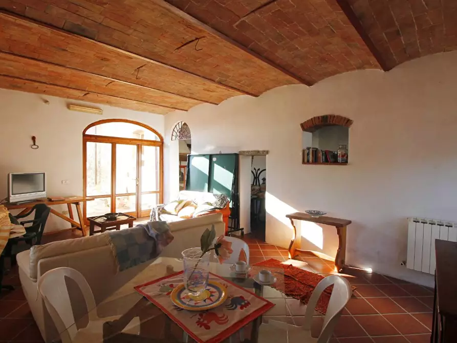 Immagine 19 di Casa colonica in vendita  a Vinci