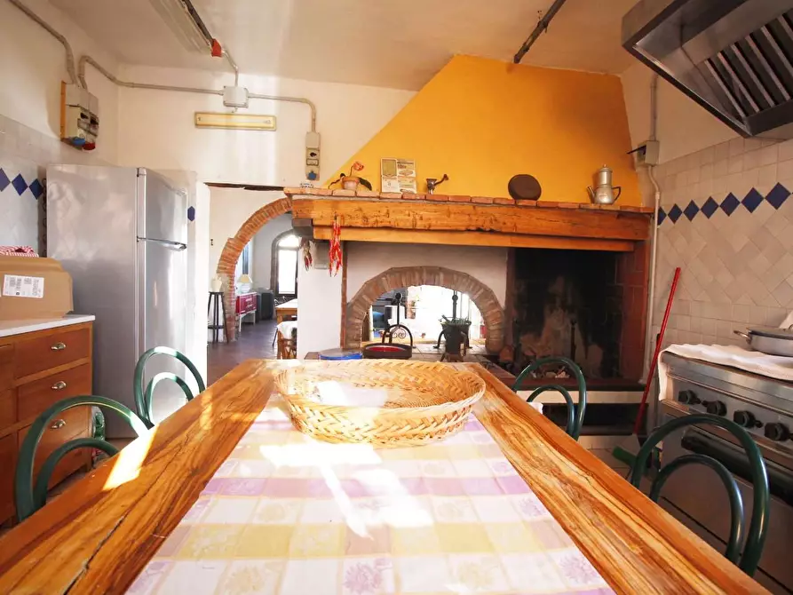 Immagine 9 di Casa colonica in vendita  a Vinci