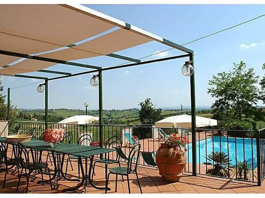 Immagine 49 di Casa colonica in vendita  a Vinci