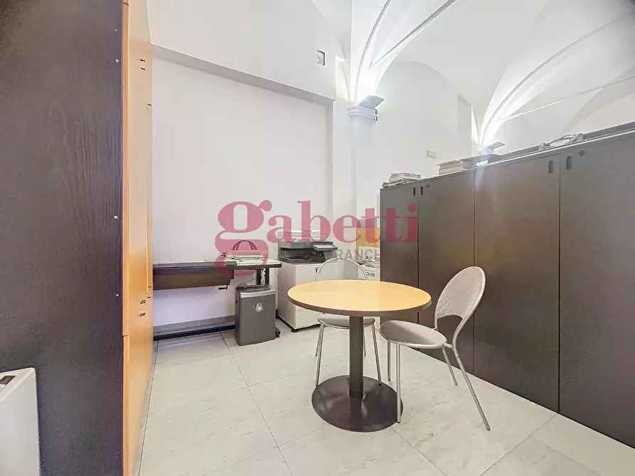 Immagine 8 di Locale commerciale in vendita  a Pisa