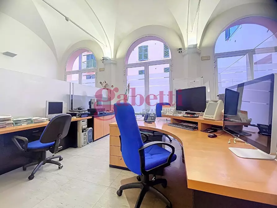 Immagine 2 di Locale commerciale in vendita  a Pisa