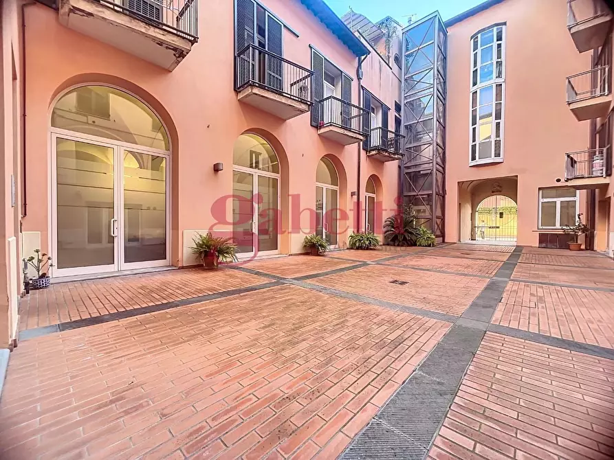 Immagine 24 di Locale commerciale in vendita  a Pisa