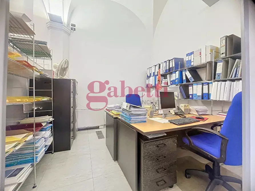 Immagine 26 di Locale commerciale in vendita  a Pisa