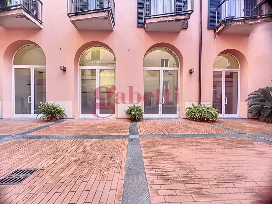 Immagine 14 di Locale commerciale in vendita  a Pisa