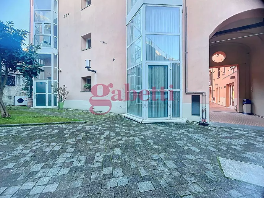 Immagine 25 di Locale commerciale in vendita  a Pisa