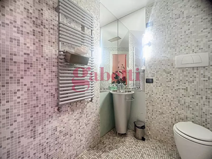 Immagine 11 di Locale commerciale in vendita  a Pisa