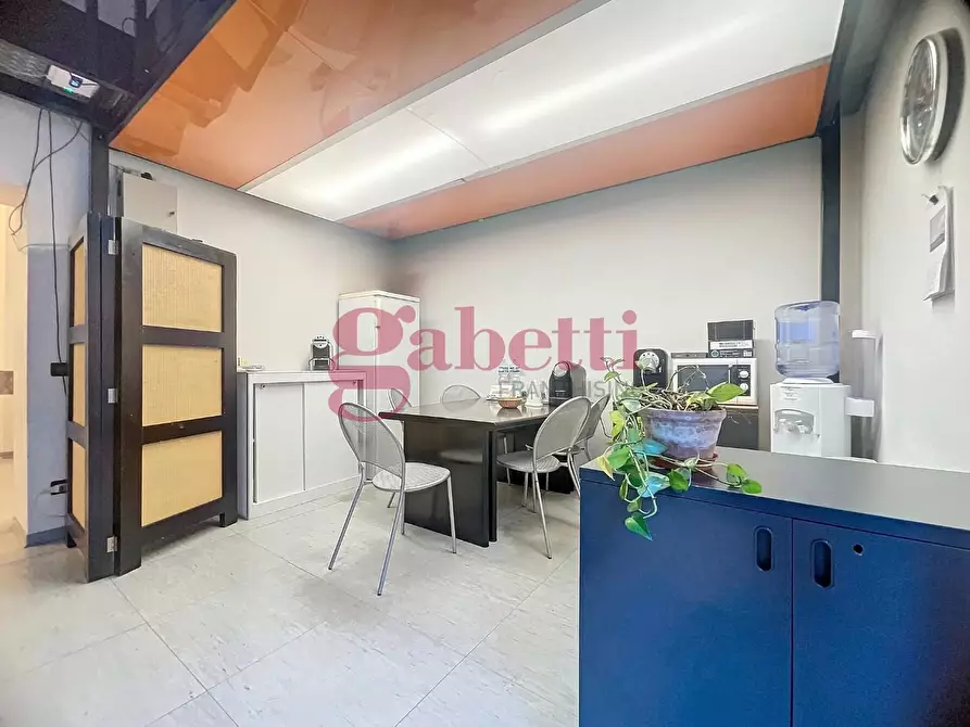 Immagine 12 di Locale commerciale in vendita  a Pisa