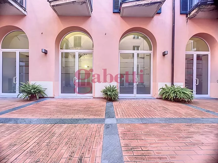 Immagine 21 di Locale commerciale in vendita  a Pisa