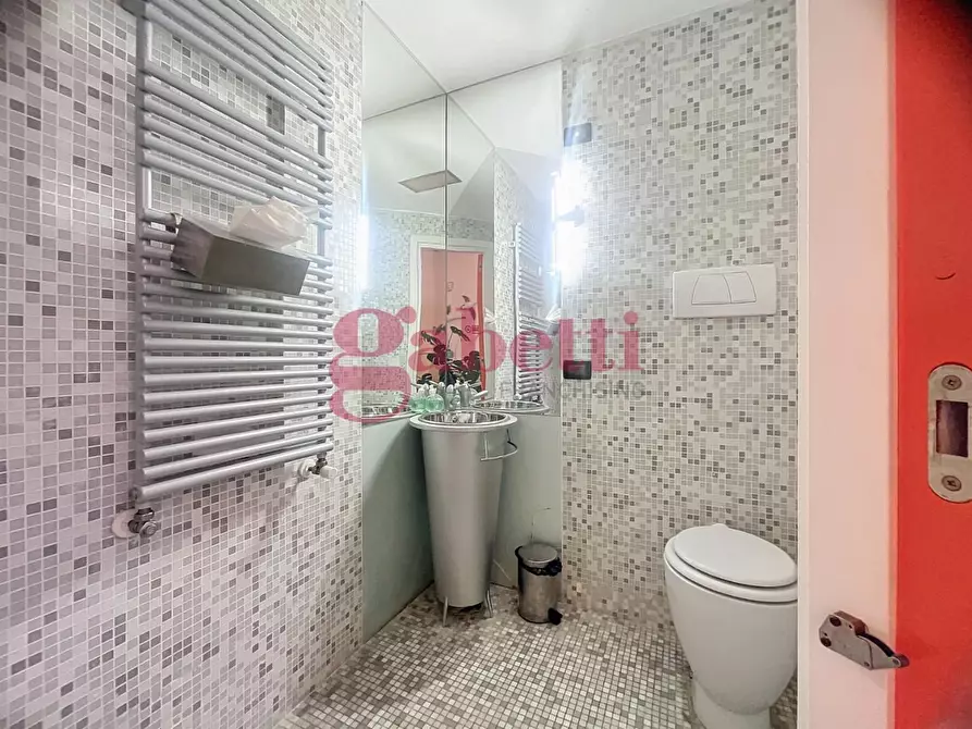 Immagine 9 di Locale commerciale in vendita  a Pisa