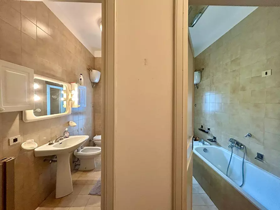 Immagine 23 di Appartamento in vendita  a Siena