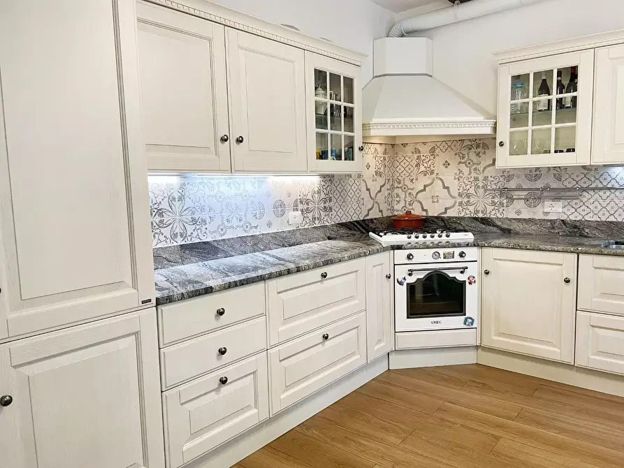 Immagine 10 di Appartamento in vendita  a Lucca