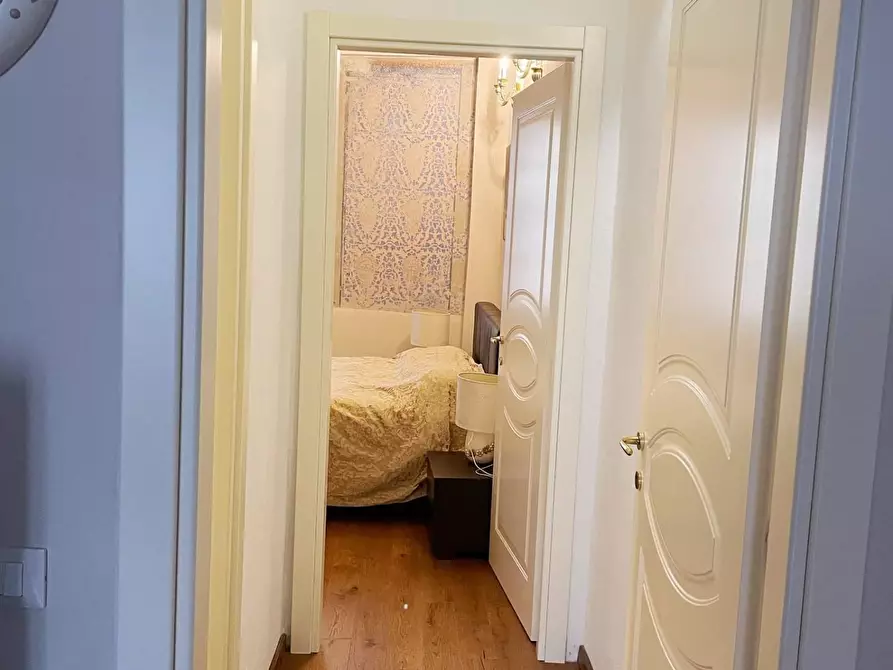 Immagine 12 di Appartamento in vendita  a Lucca