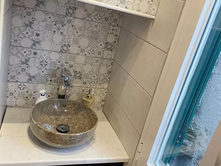 Immagine 7 di Appartamento in vendita  a Lucca