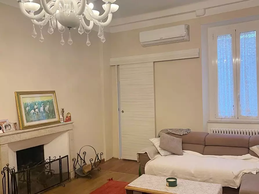 Immagine 4 di Appartamento in vendita  a Lucca