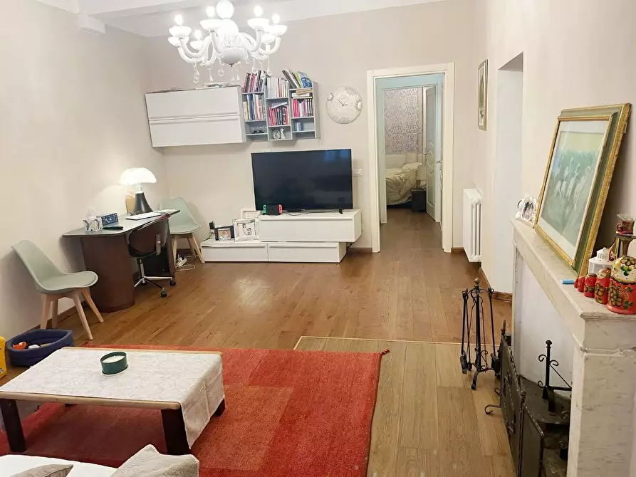 Immagine 1 di Appartamento in vendita  a Lucca