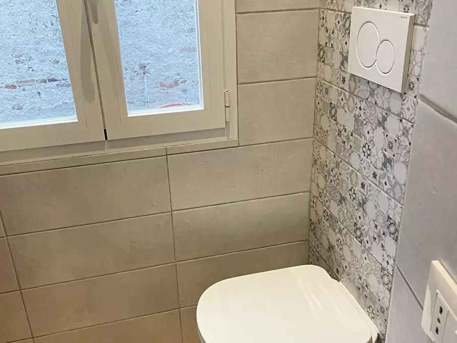 Immagine 5 di Appartamento in vendita  a Lucca