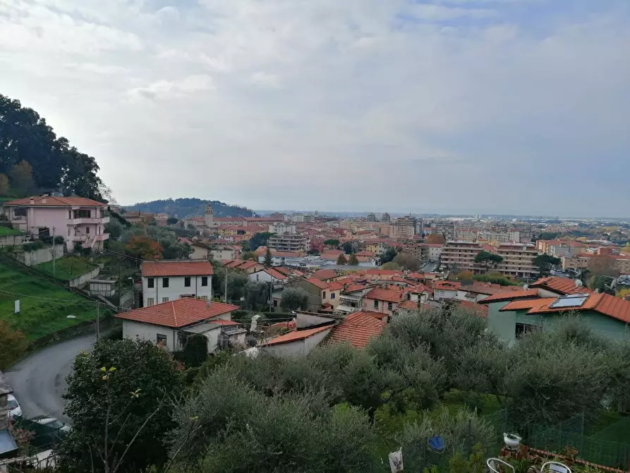 Immagine 7 di Casa bifamiliare in vendita  a Massa