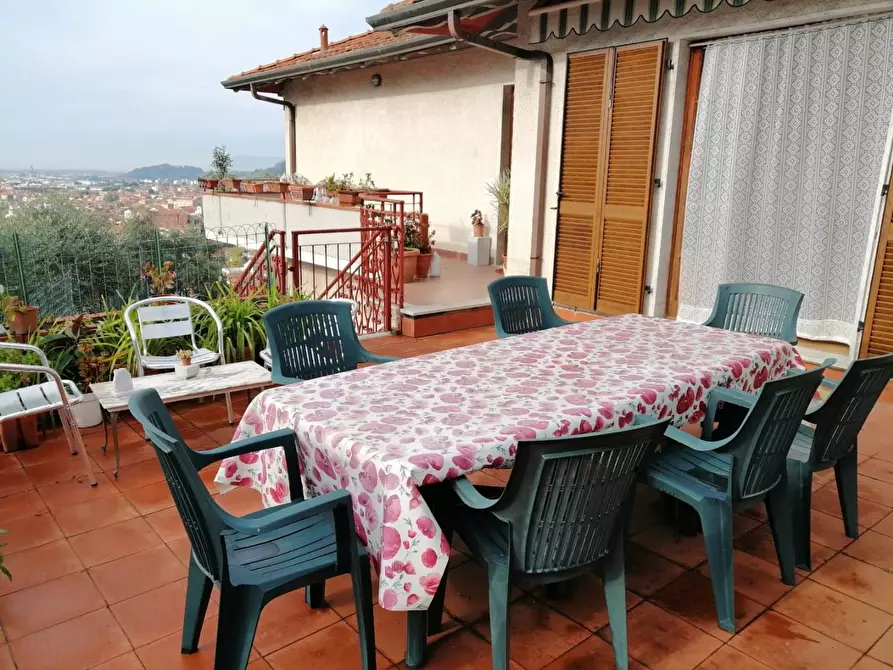 Immagine 1 di Casa bifamiliare in vendita  a Massa