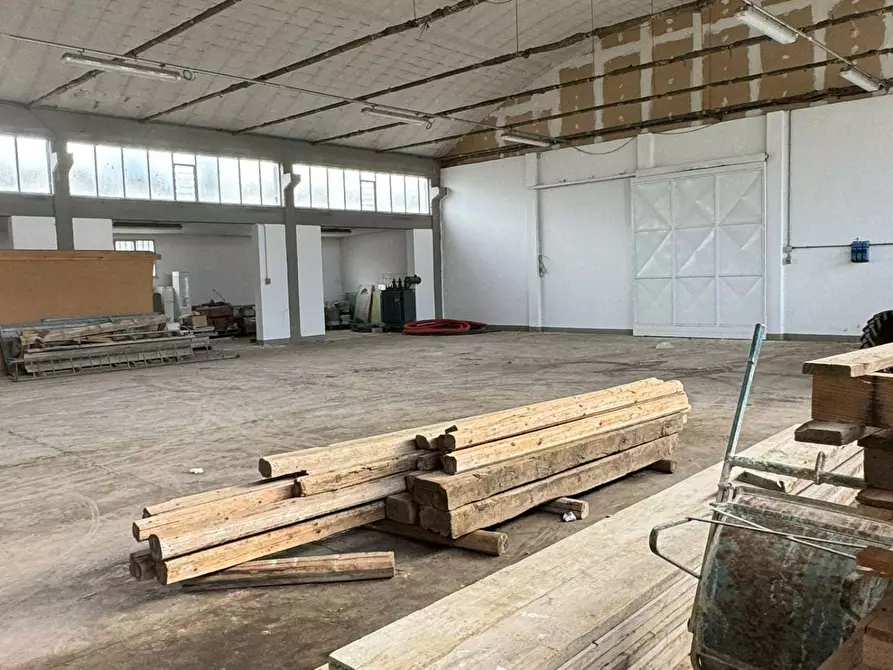 Immagine 3 di Attività artigianale in vendita  a Crespina Lorenzana