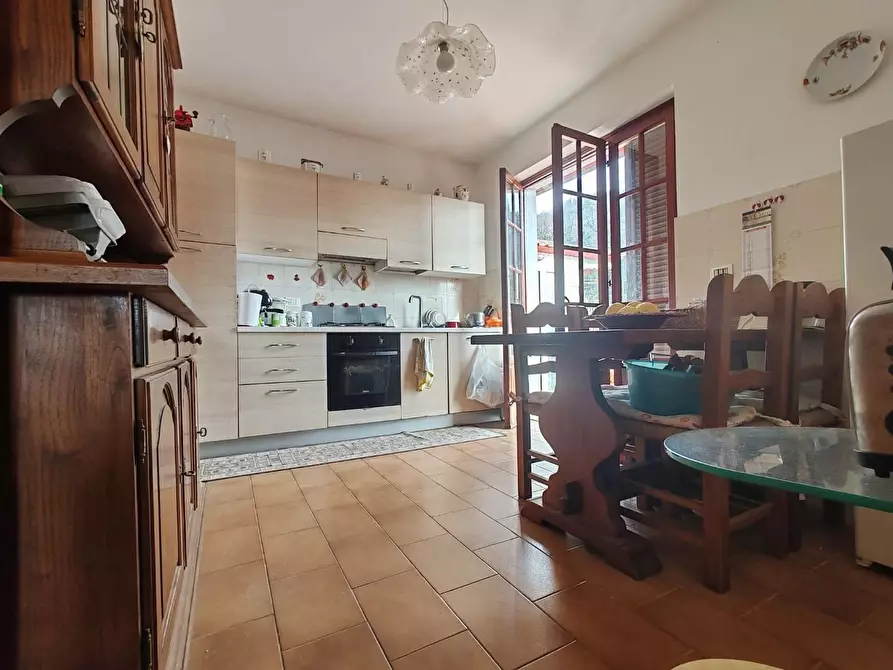 Immagine 3 di Porzione di casa in vendita  a Massa