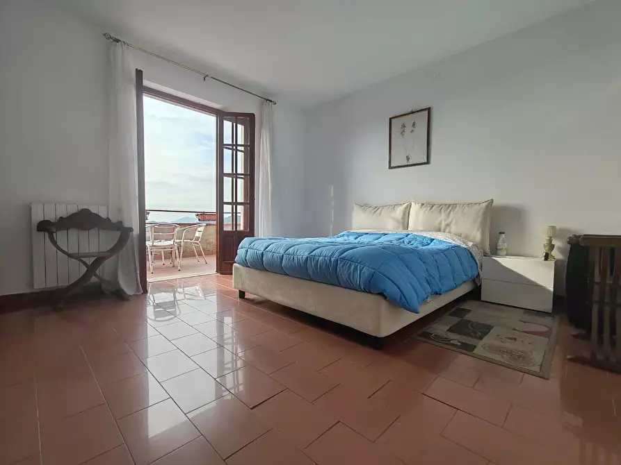 Immagine 4 di Porzione di casa in vendita  a Massa