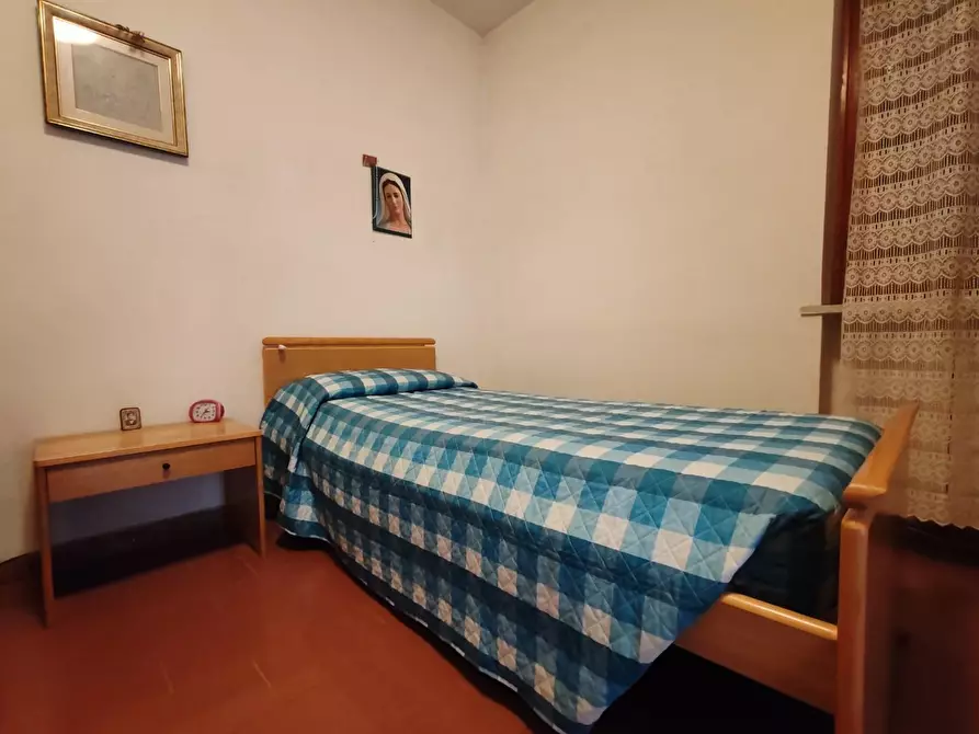 Immagine 6 di Porzione di casa in vendita  a Massa