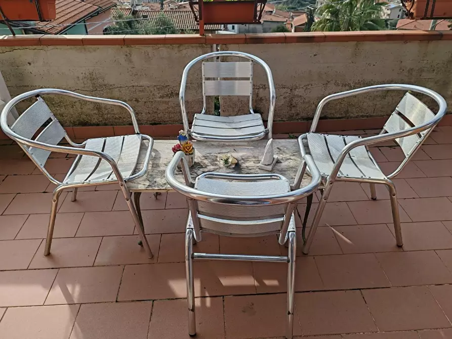 Immagine 11 di Porzione di casa in vendita  a Massa