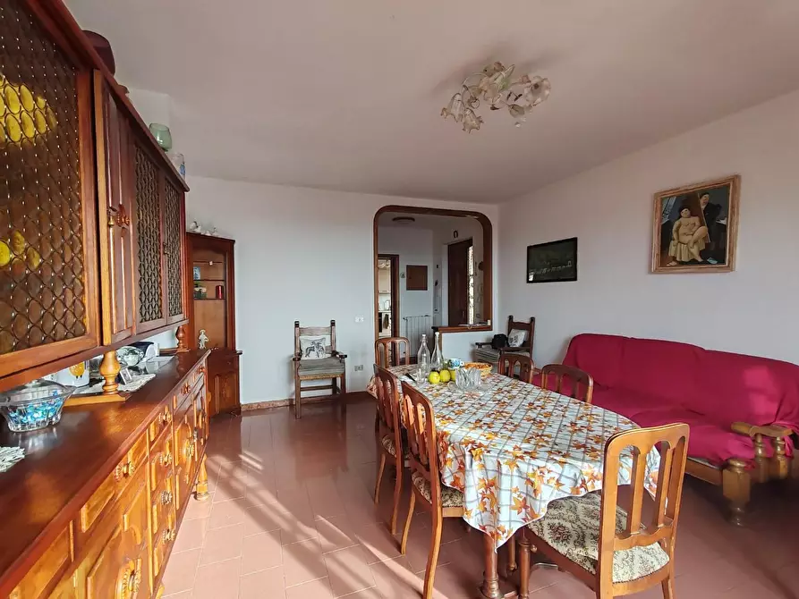 Immagine 2 di Porzione di casa in vendita  a Massa