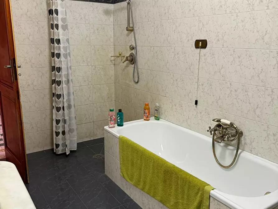 Immagine 27 di Villa in vendita  a Lucca