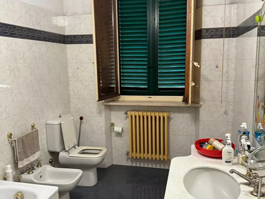 Immagine 20 di Villa in vendita  a Lucca