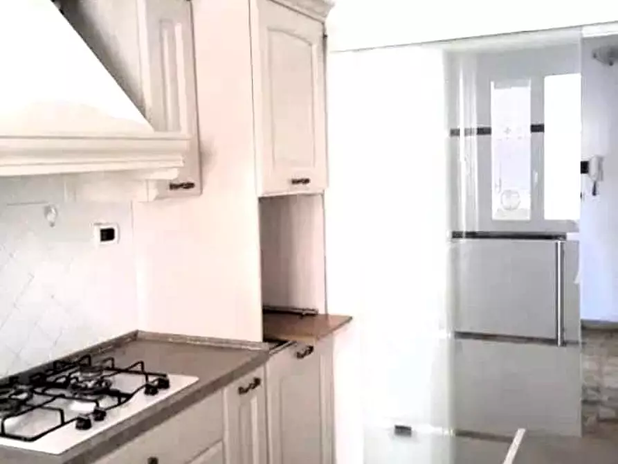 Immagine 2 di Appartamento in vendita  a Massa