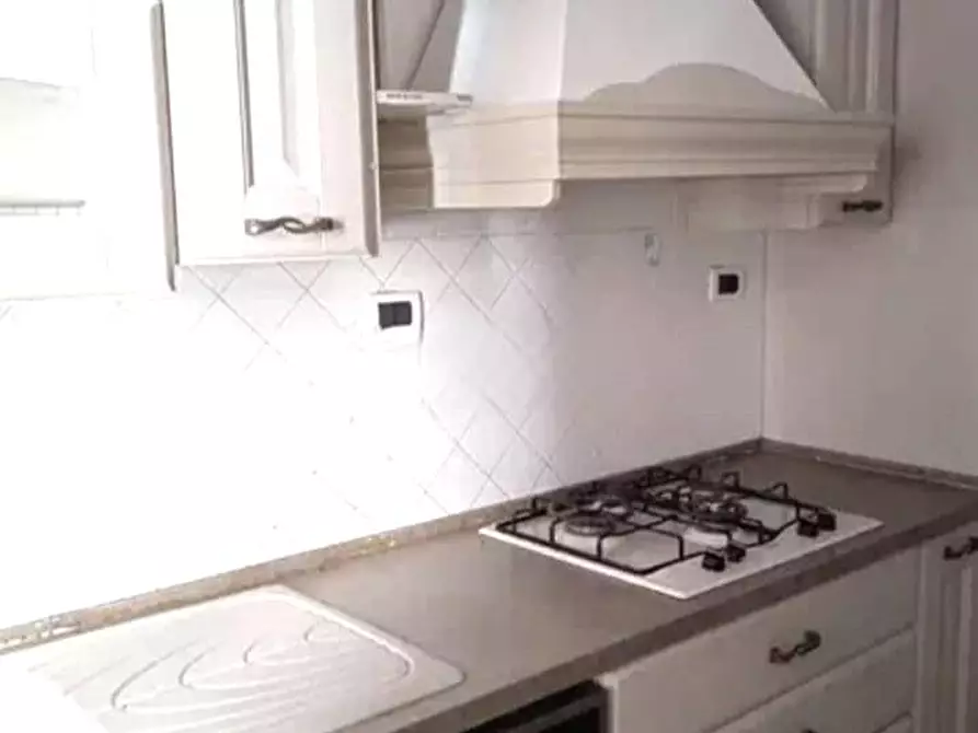 Immagine 1 di Appartamento in vendita  a Massa