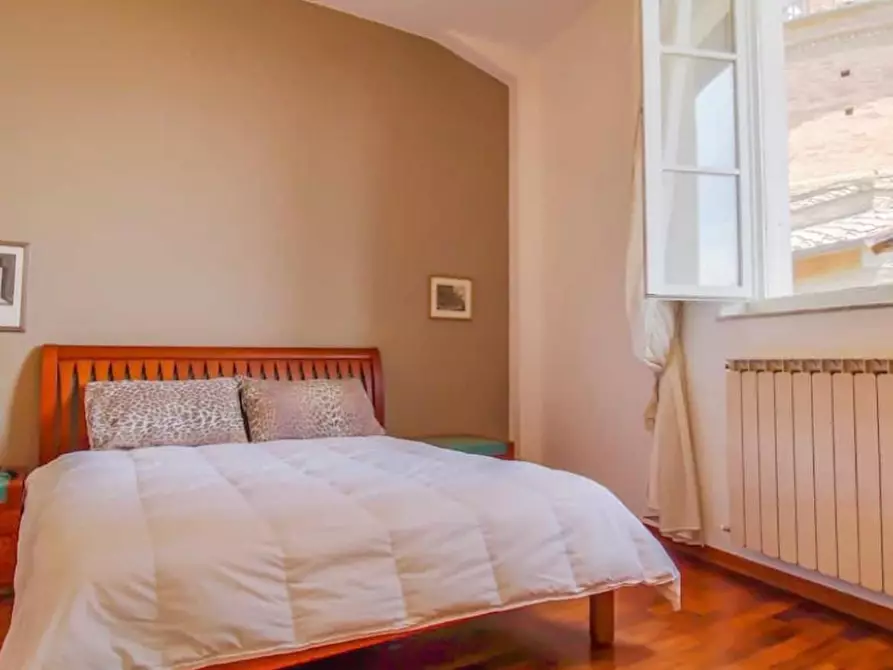 Immagine 18 di Appartamento in vendita  a Siena