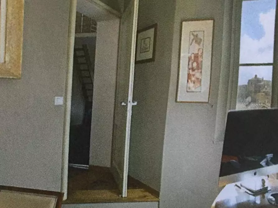 Immagine 13 di Appartamento in vendita  a Siena