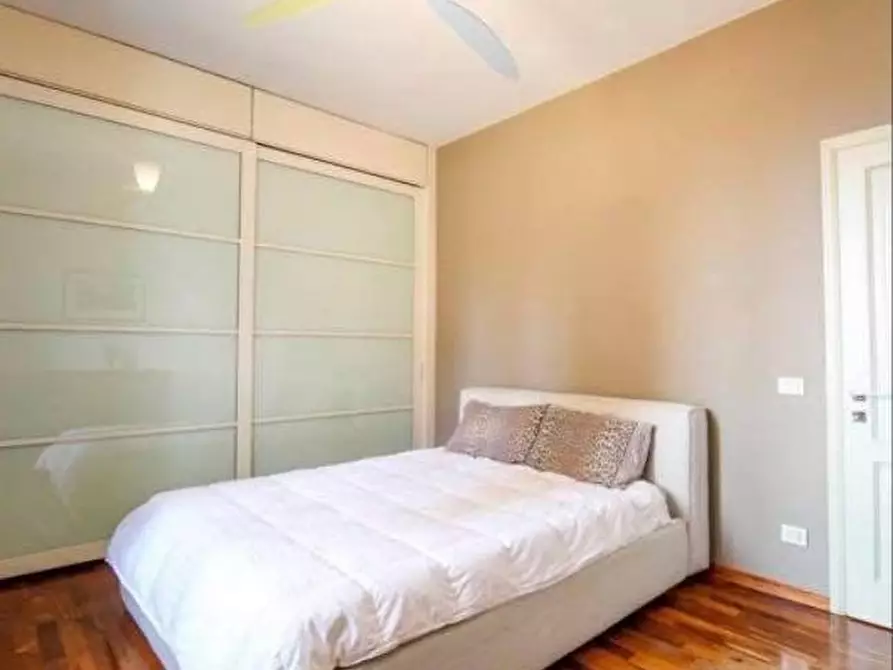 Immagine 15 di Appartamento in vendita  a Siena