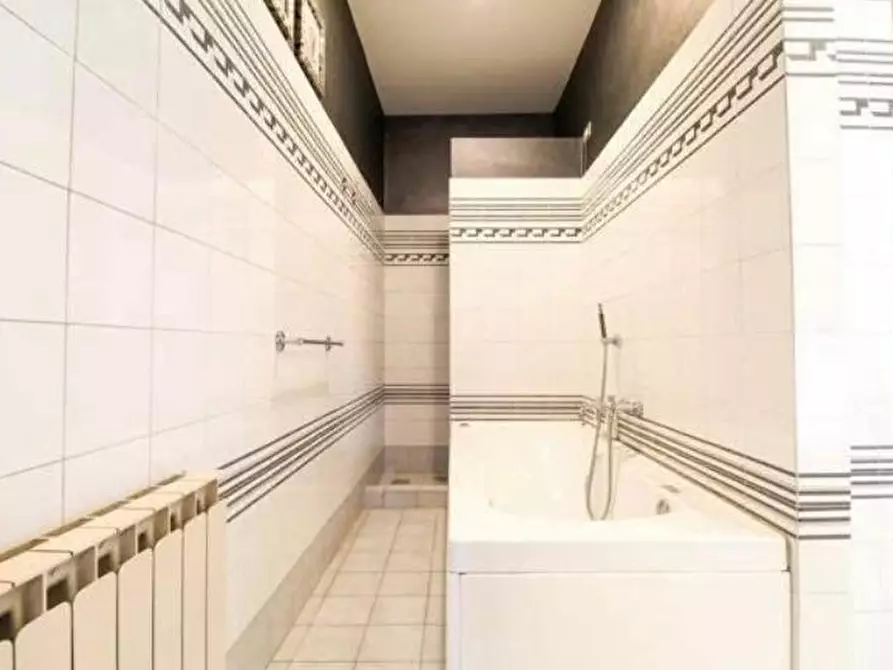 Immagine 19 di Appartamento in vendita  a Siena