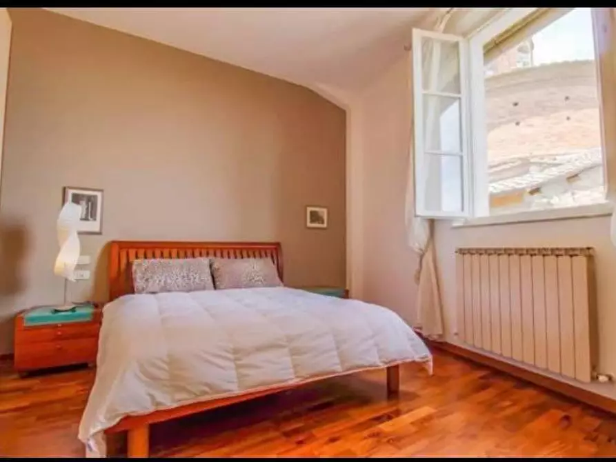 Immagine 17 di Appartamento in vendita  a Siena