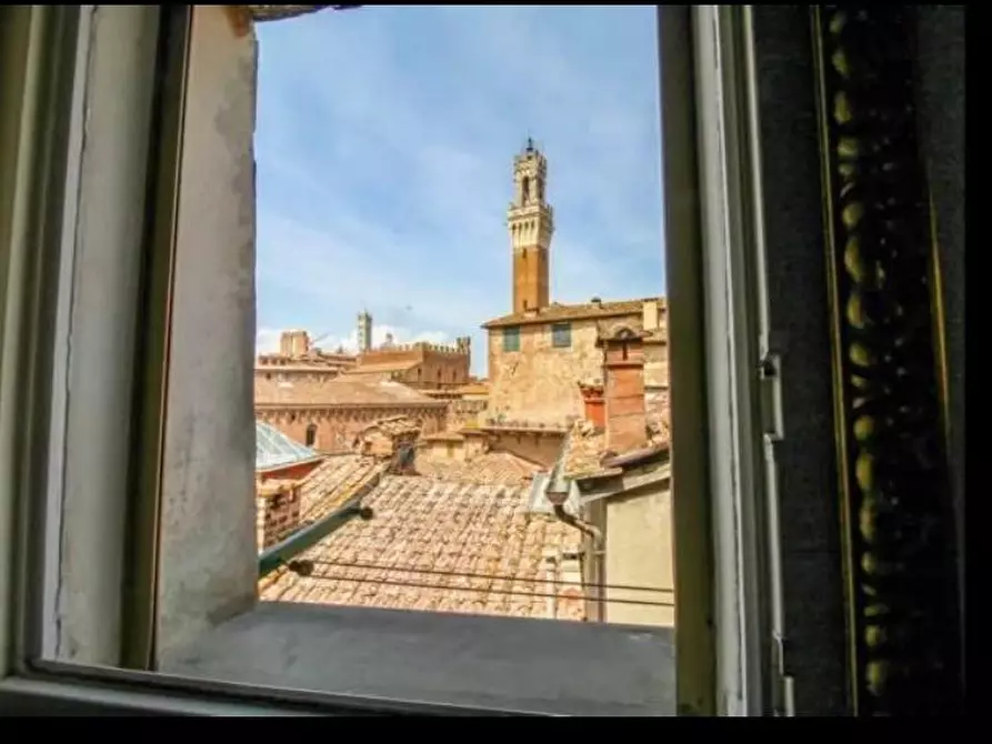 Immagine 9 di Appartamento in vendita  a Siena