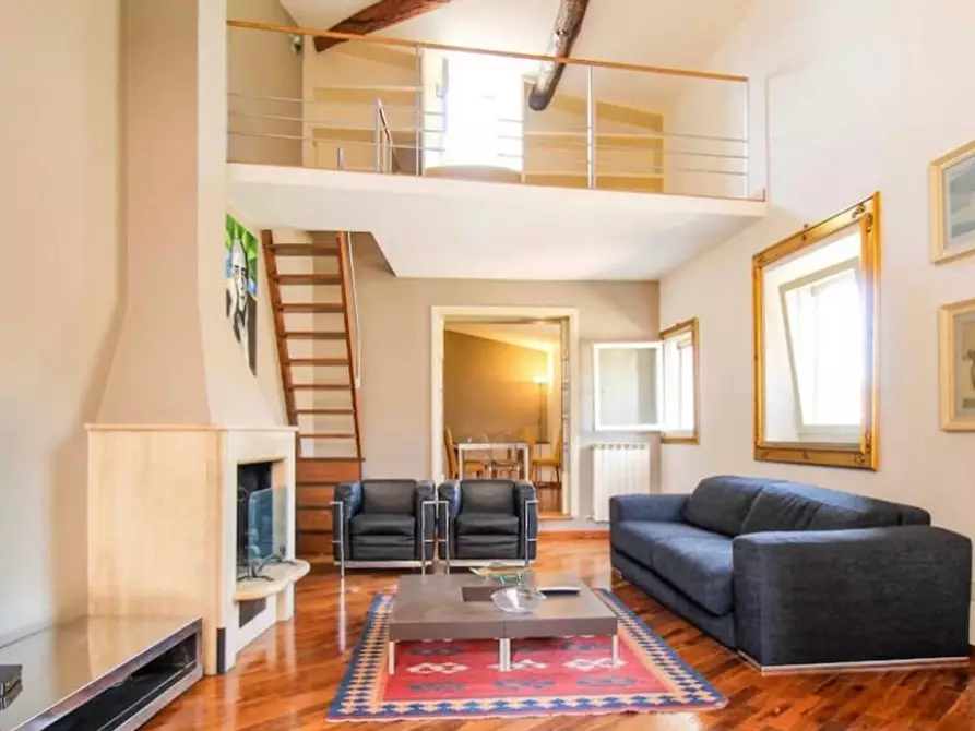 Immagine 1 di Appartamento in vendita  a Siena