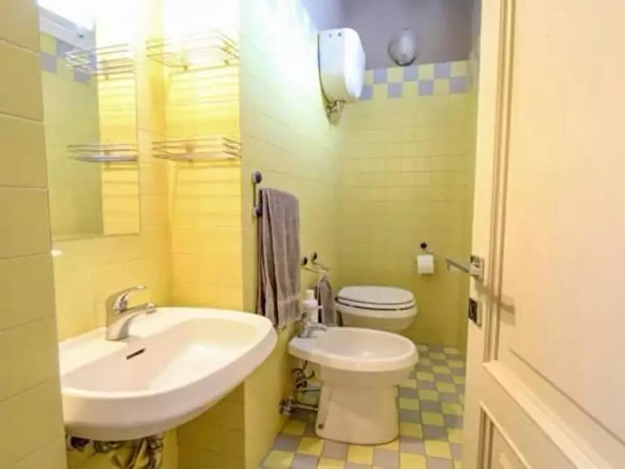 Immagine 12 di Appartamento in vendita  a Siena