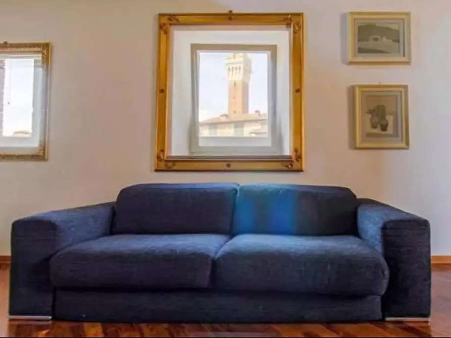 Immagine 10 di Appartamento in vendita  a Siena