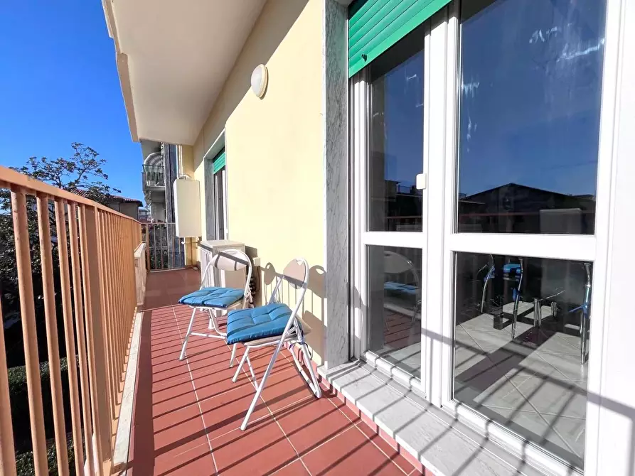 Immagine 1 di Appartamento in vendita  a Massa