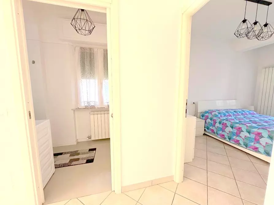 Immagine 11 di Appartamento in vendita  a Massa