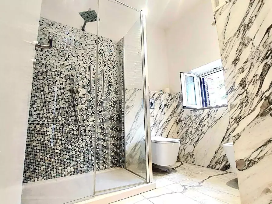 Immagine 35 di Villa in vendita  a Carrara