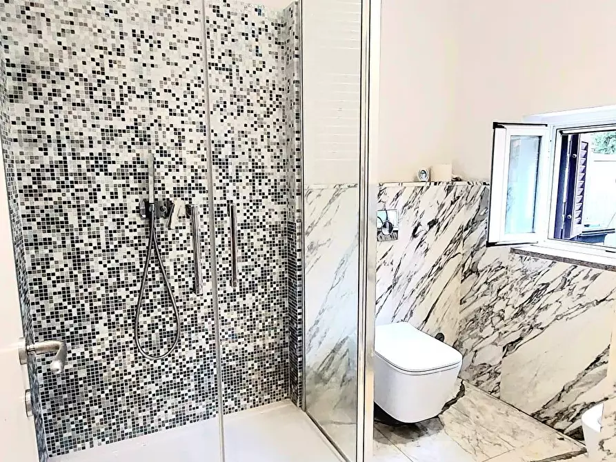 Immagine 32 di Villa in vendita  a Carrara