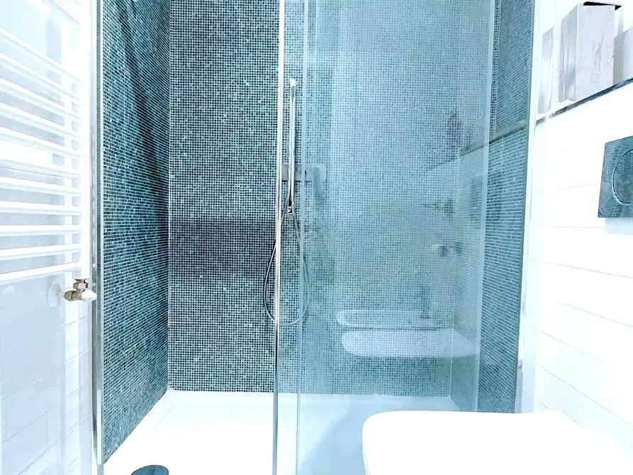 Immagine 47 di Villa in vendita  a Carrara