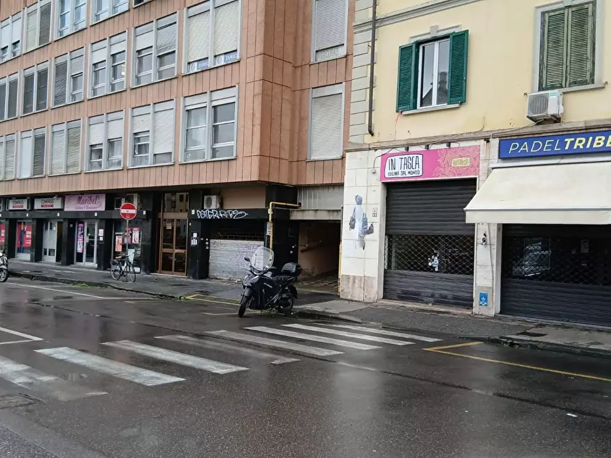 Immagine 24 di Locale commerciale in vendita  a Livorno