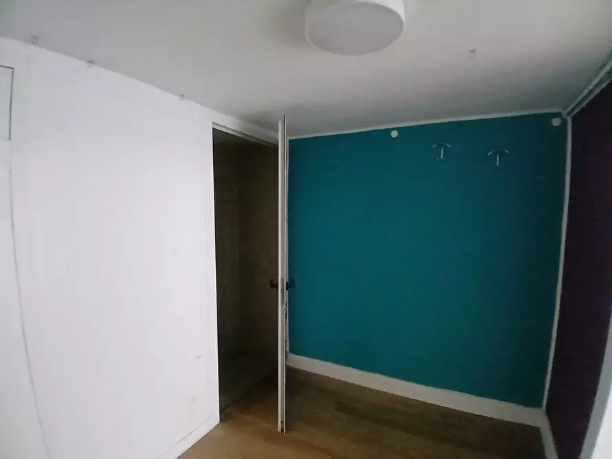 Immagine 20 di Locale commerciale in vendita  a Livorno