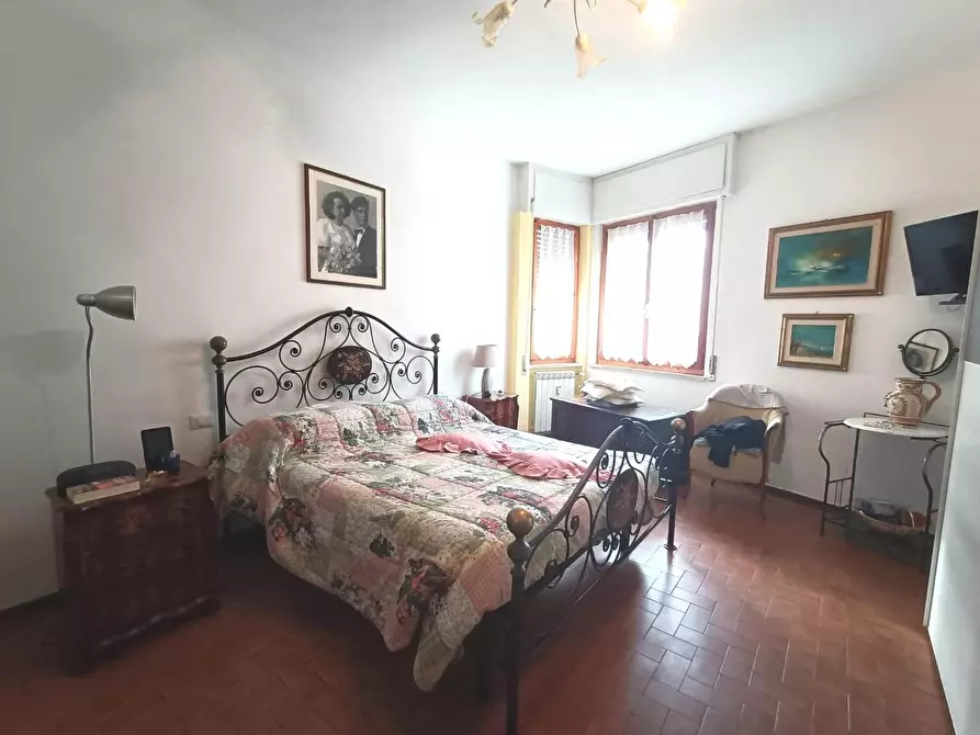 Immagine 11 di Appartamento in vendita  a Carrara