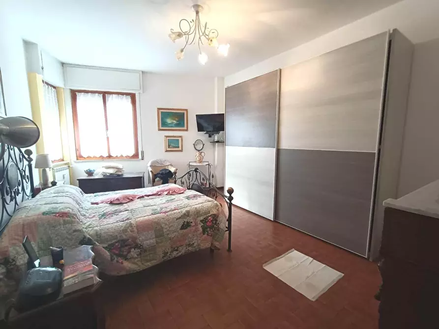 Immagine 12 di Appartamento in vendita  a Carrara